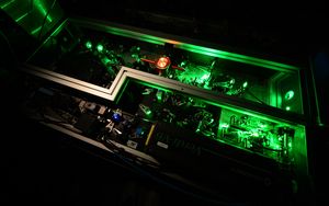 Sub-fs laser source to generate high harmonics